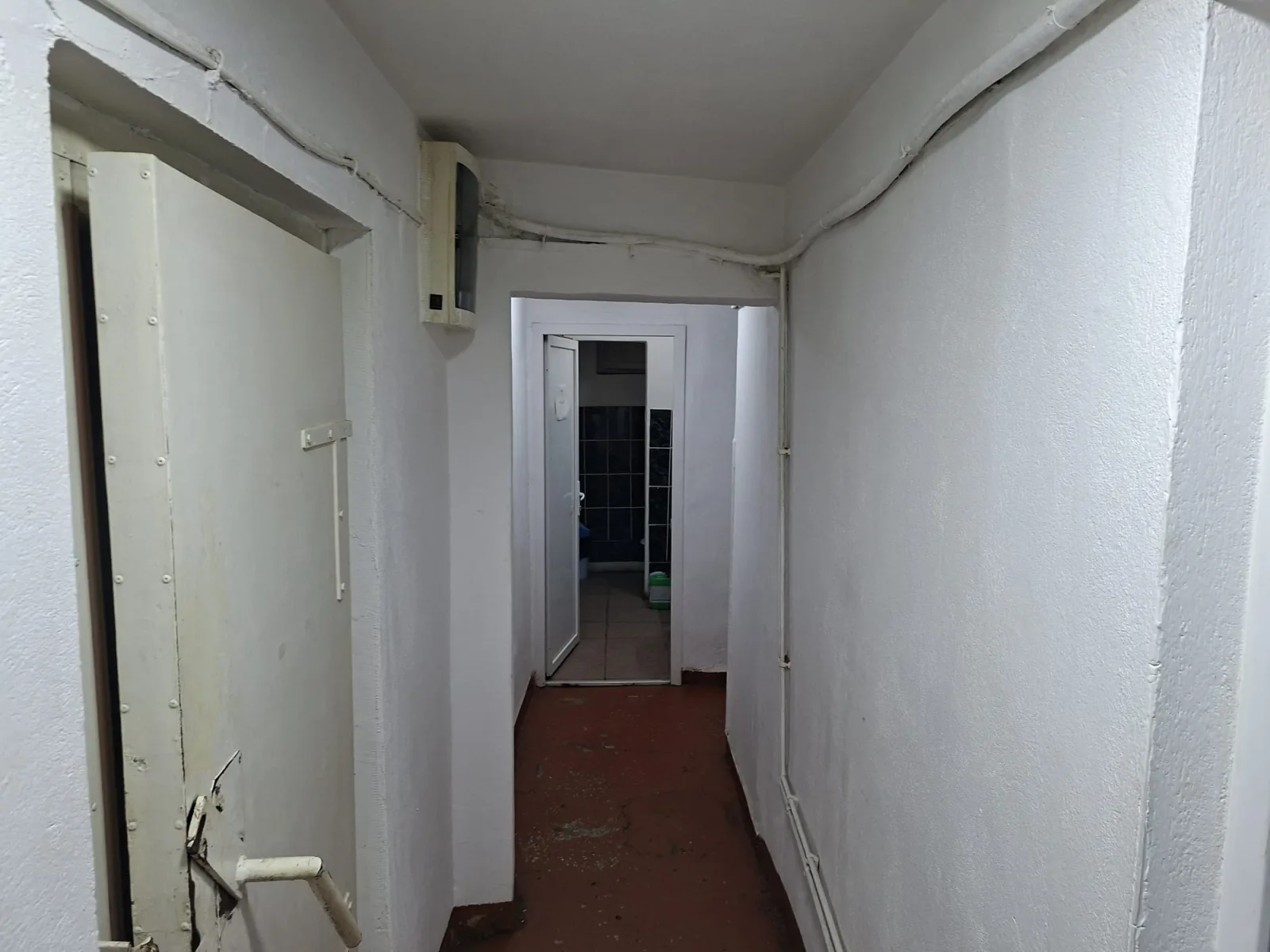 Kitchen corridor toward cold room and changing rooms